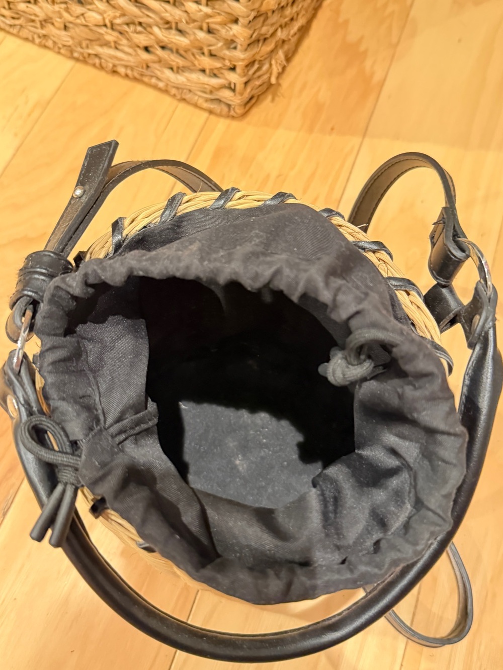 Woven Straw Bucket Crossbody Bag Black Trim Drawstring Boho Summer Purse - Picture 6 of 7